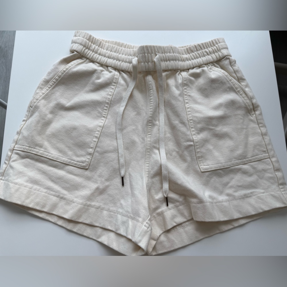 Uniqlo Beige Drawstring Shorts